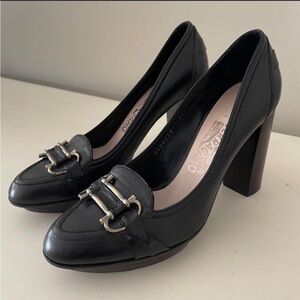VINTAGE SALVATORE FERRAGAMO PUMPS